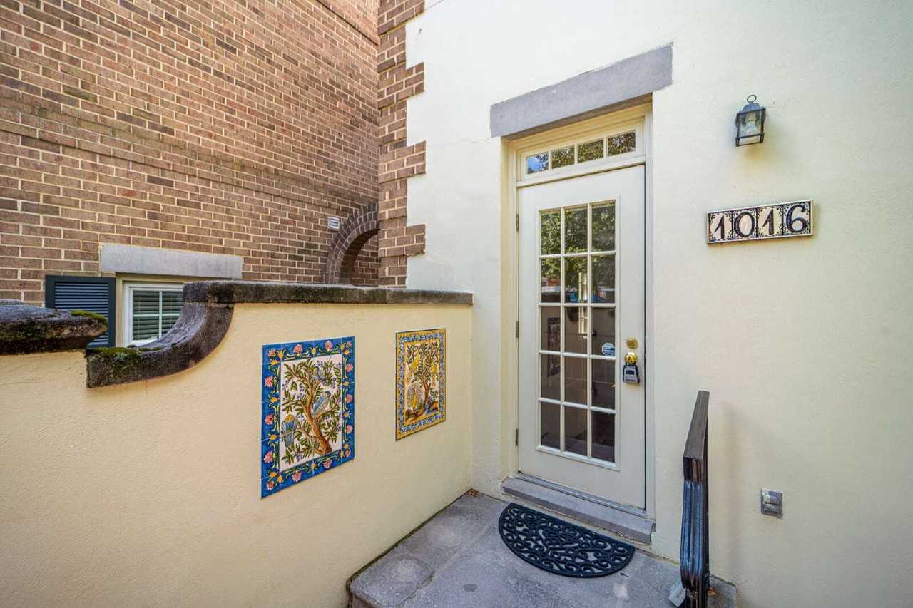 1016 N Royal St - Photo 2 of 43