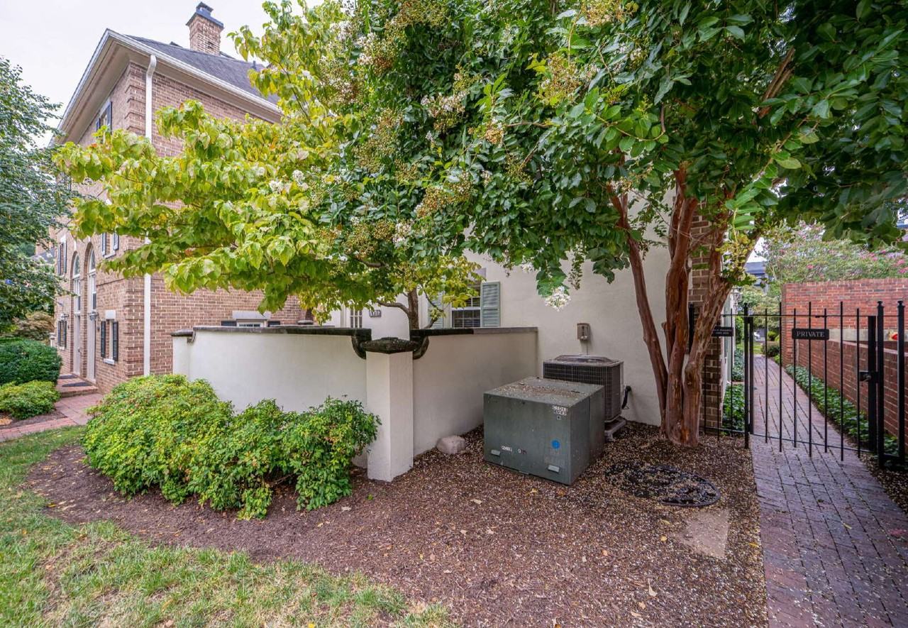1016 N Royal St - Photo 3 of 43