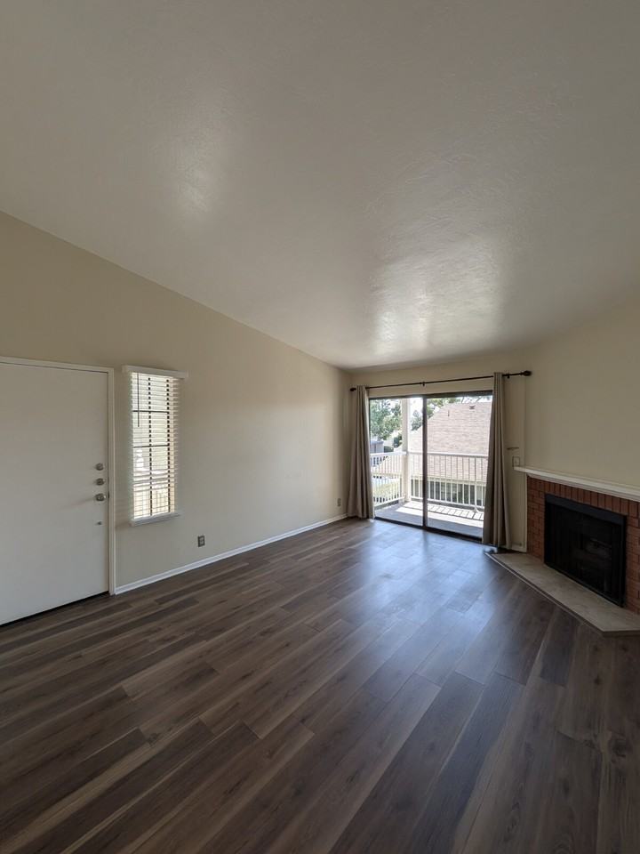 1131 Packers Cir - Photo 2 of 18