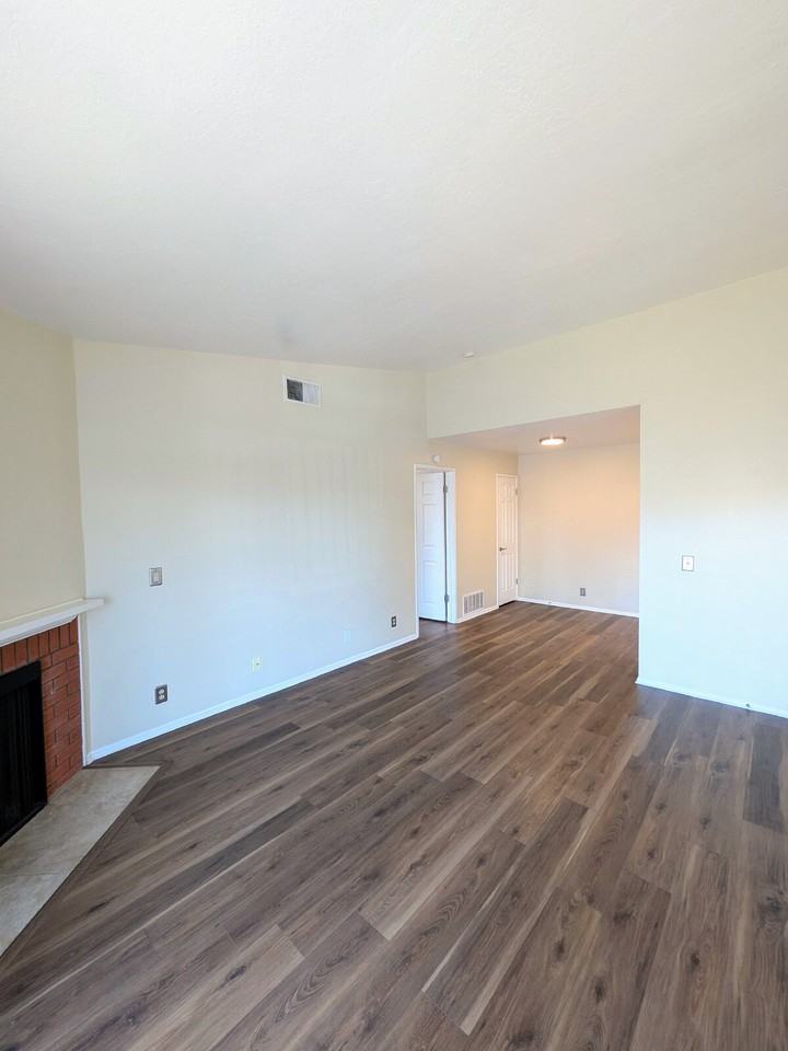 1131 Packers Cir - Photo 3 of 18