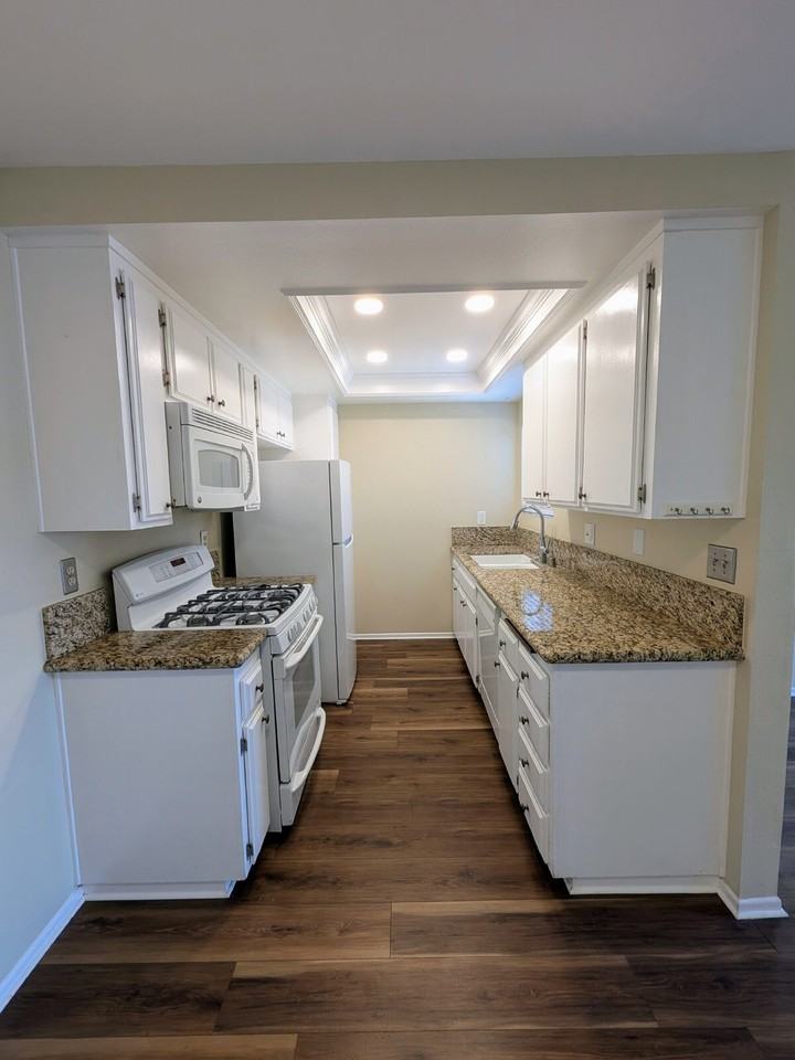 1131 Packers Cir - Photo 4 of 18