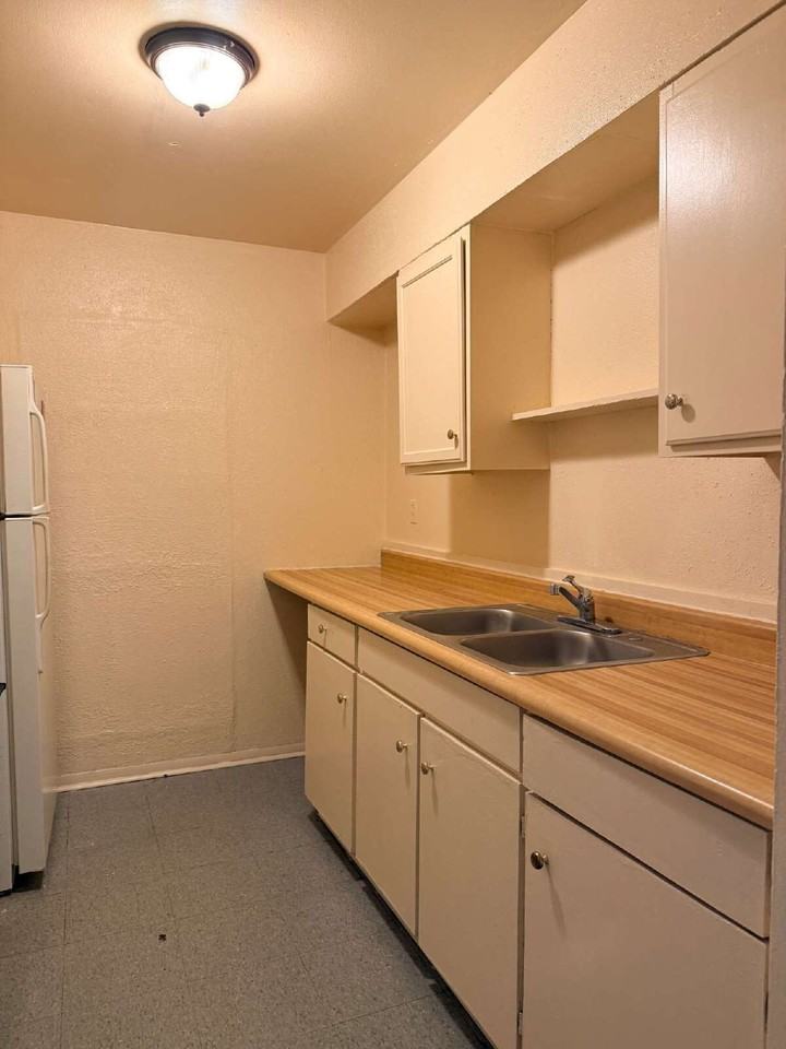 606 Morningview Dr - Photo 3 of 9