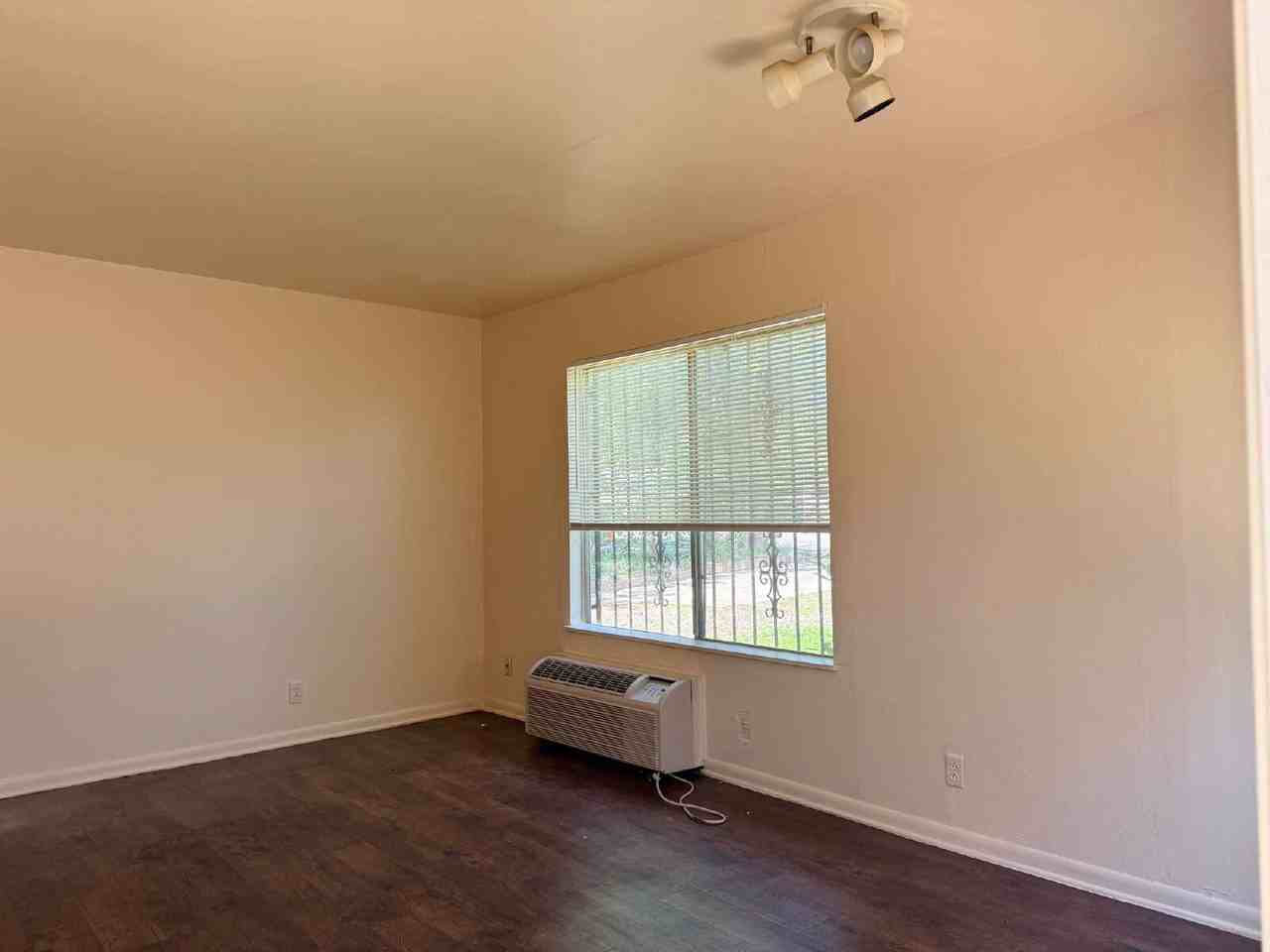 606 Morningview Dr - Photo 7 of 9