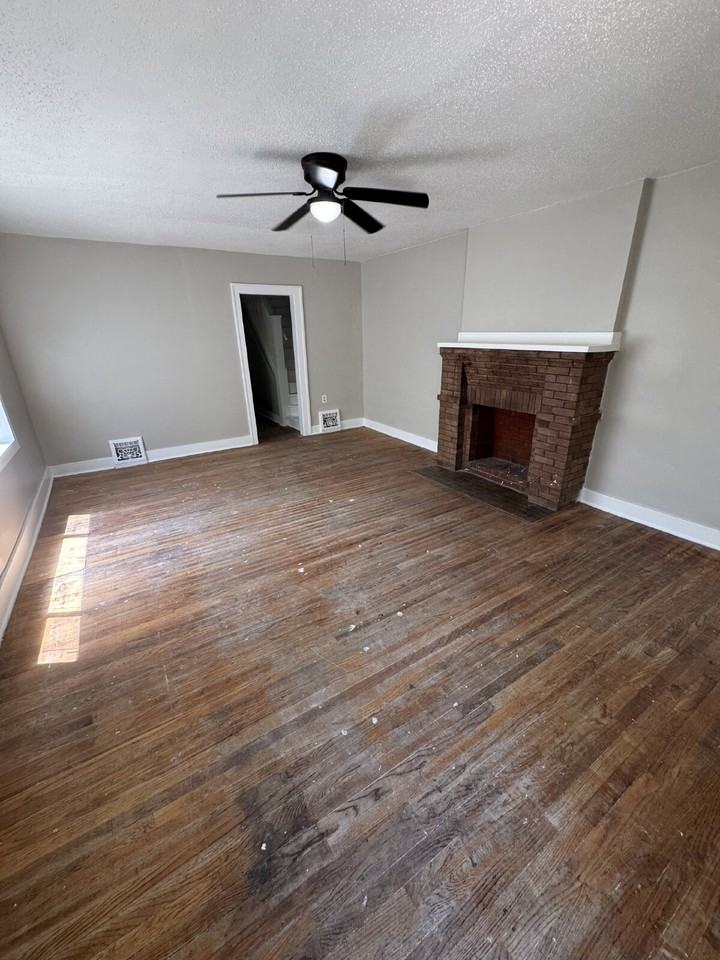 1535 N Holyoke Ave - Photo 3 of 11