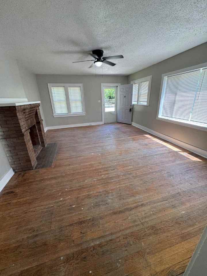 1535 N Holyoke Ave - Photo 4 of 11