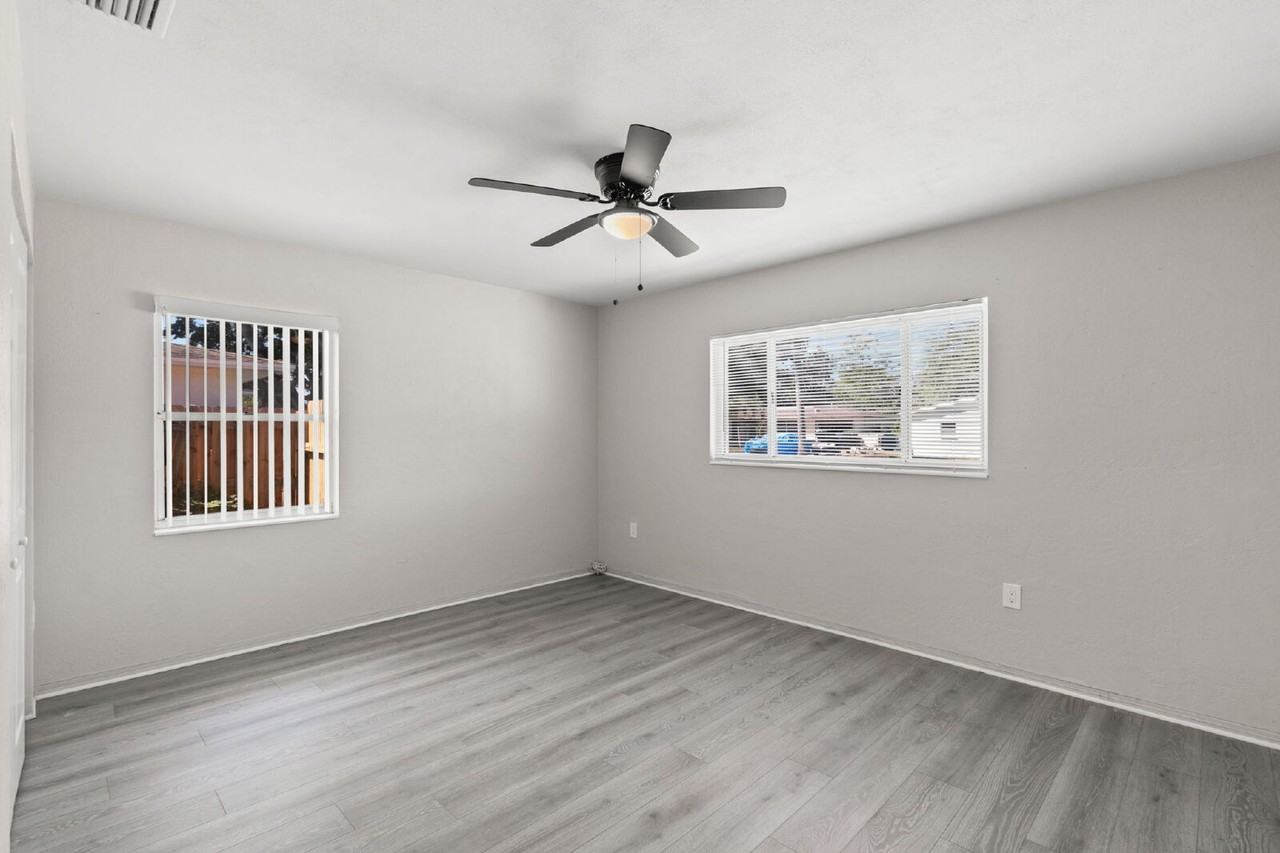 5546 5th St S - Photo 4 of 28