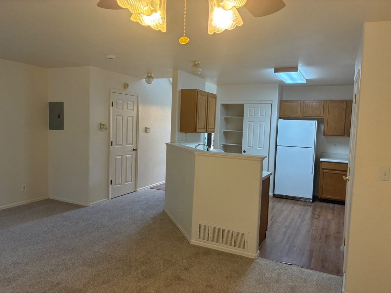 1225 S Zeno Cir - Photo 4 of 15
