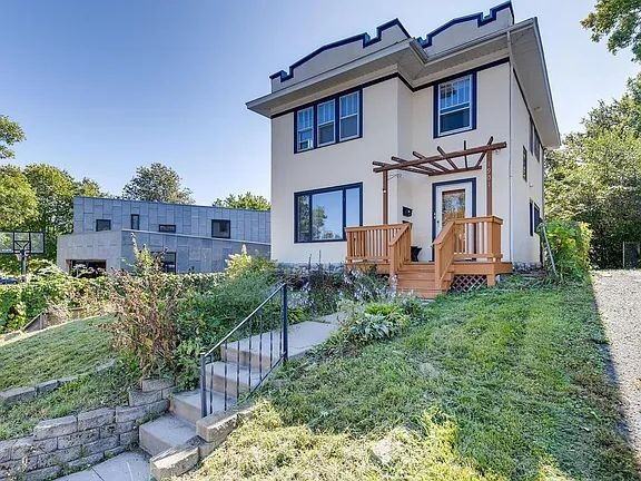 1901 Laurel Ave - Photo 2 of 5