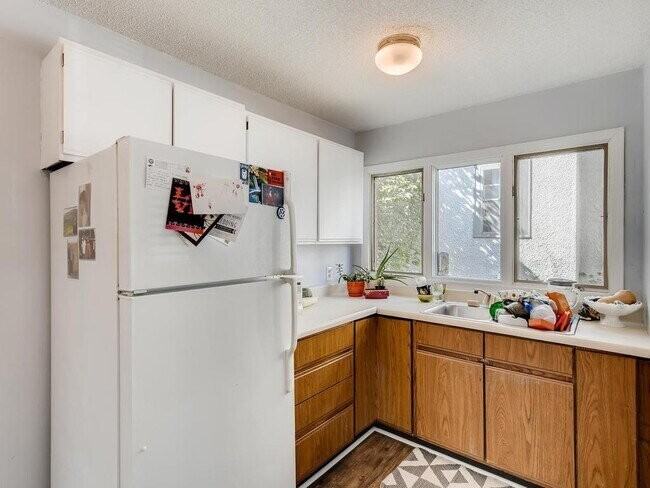 1901 Laurel Ave - Photo 4 of 5