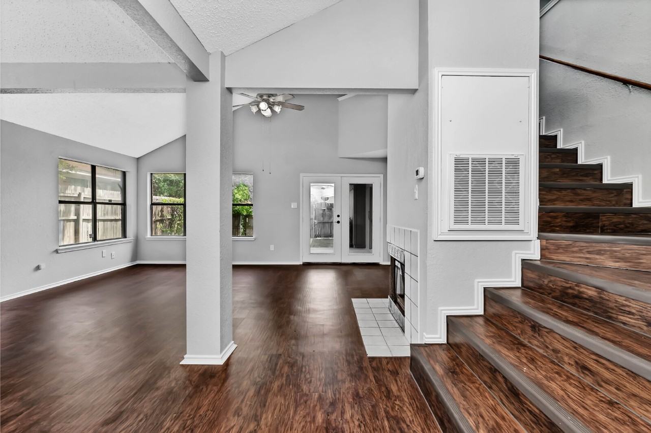 10240 Hillhouse Ln - Photo 5 of 31