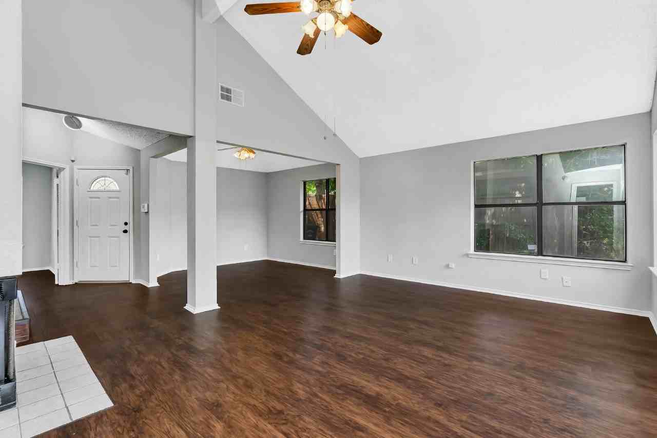 10240 Hillhouse Ln - Photo 6 of 31