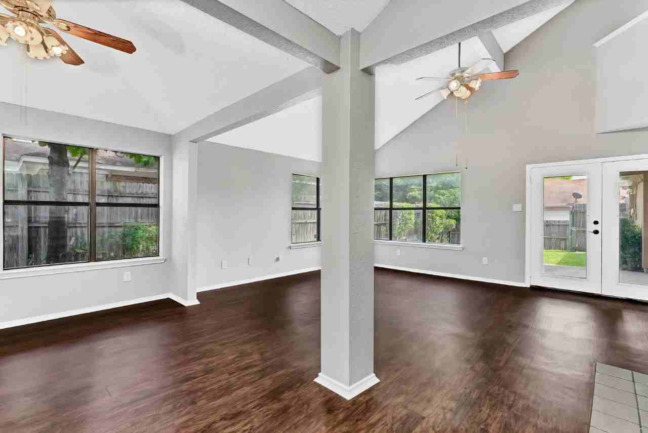 10240 Hillhouse Ln - Photo 7 of 31