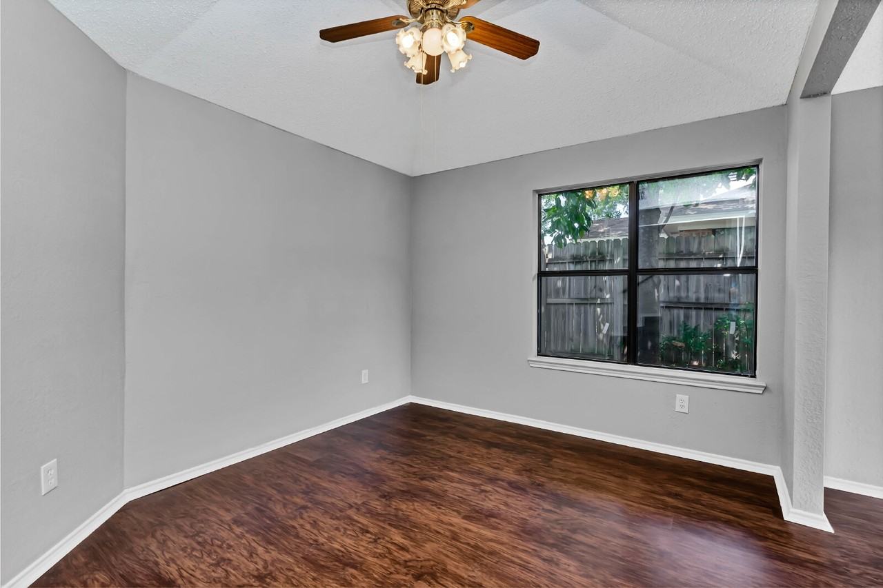 10240 Hillhouse Ln - Photo 5 of 28