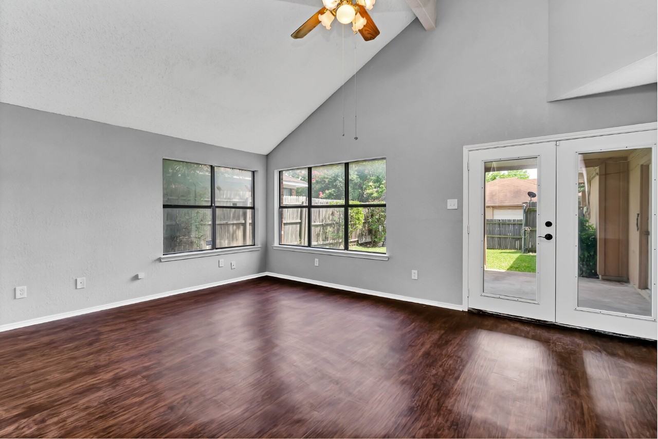 10240 Hillhouse Ln - Photo 6 of 28