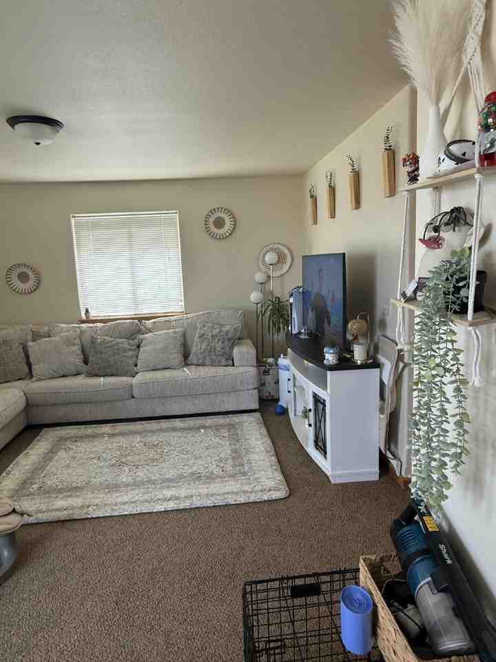 360 Adeline Dr - Photo 2 of 20