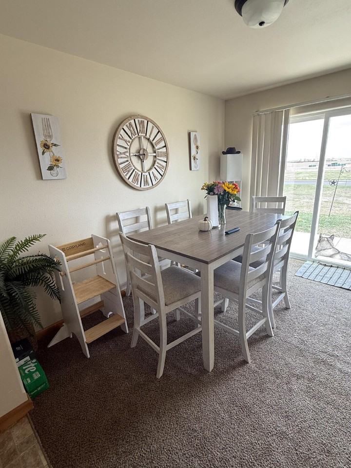 360 Adeline Dr - Photo 4 of 20