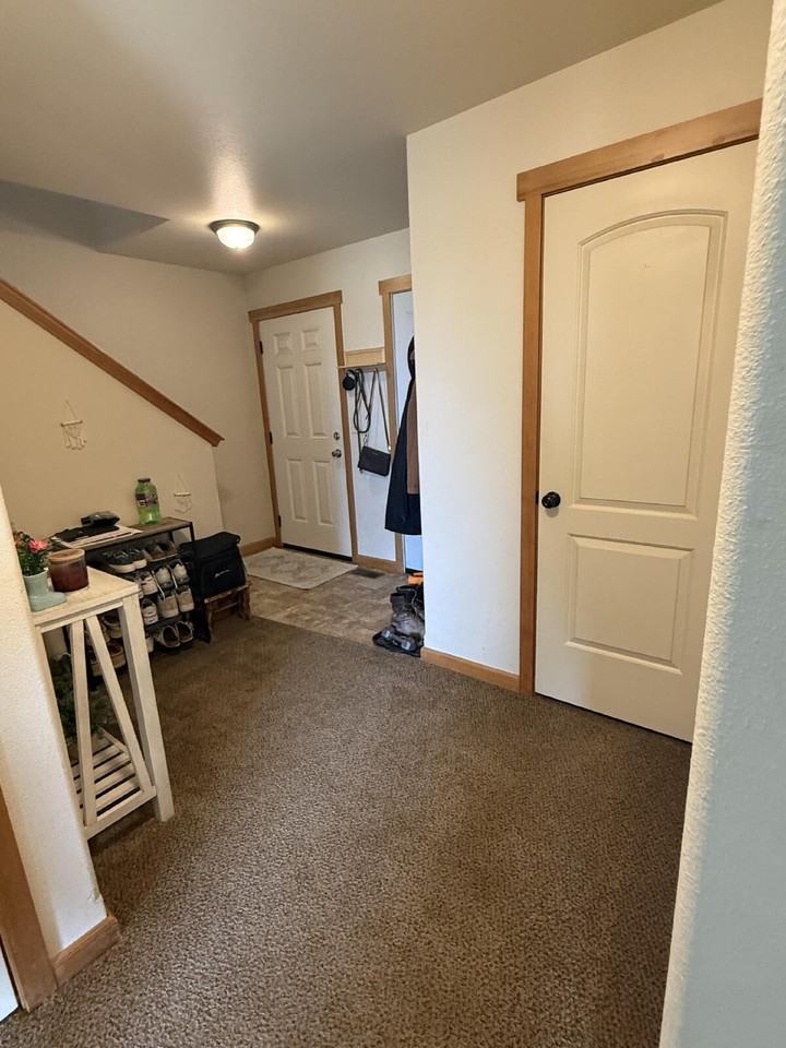 360 Adeline Dr - Photo 5 of 20