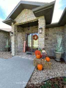 102 Stoneridge Est - Photo 2 of 46
