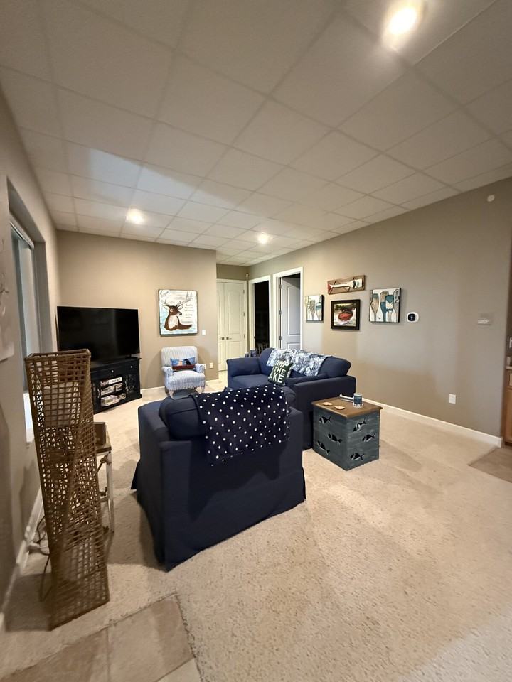 102 Stoneridge Est - Photo 5 of 46