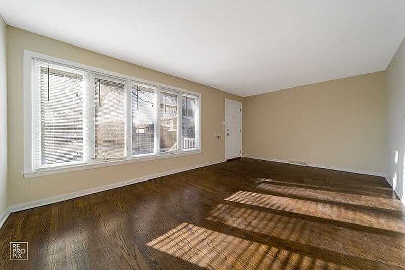 11233 S Whipple St - Photo 4 of 27