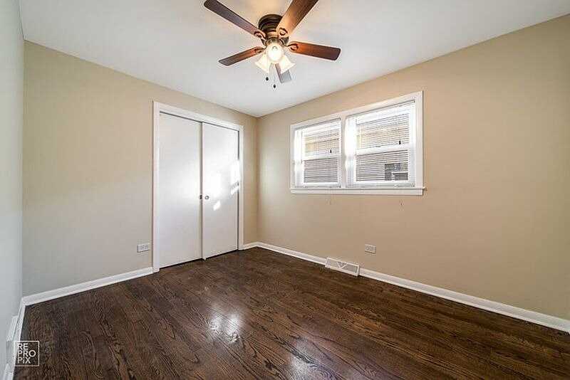 11233 S Whipple St - Photo 6 of 27