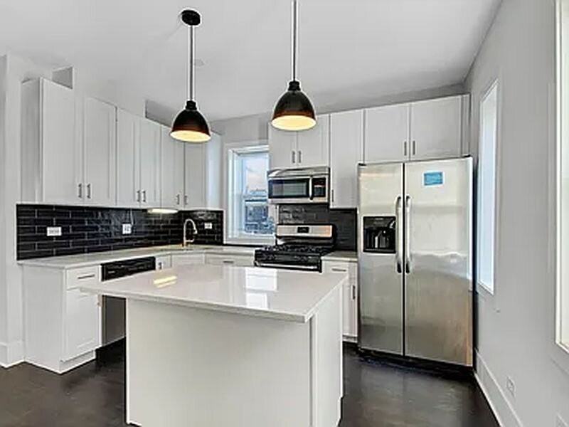 1724 W 21st St #2R - Photo 2 of 11