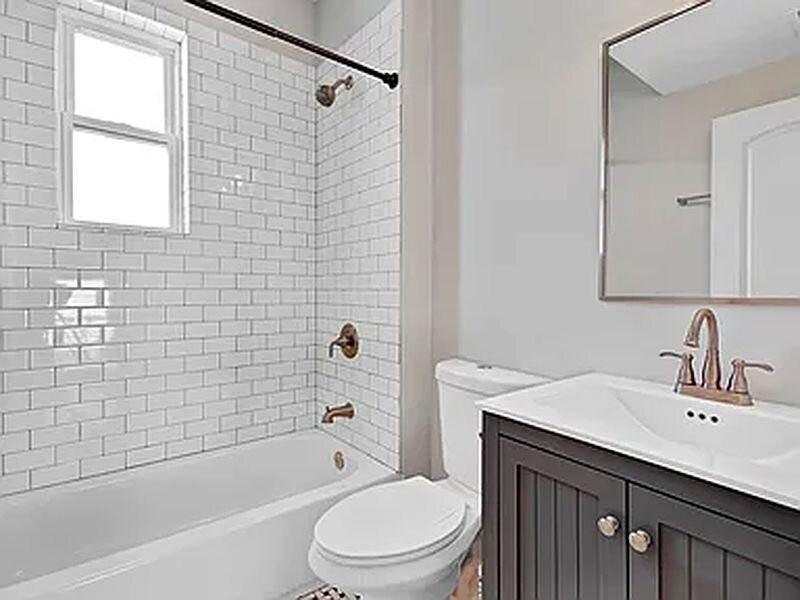 1724 W 21st St #2R - Photo 4 of 11