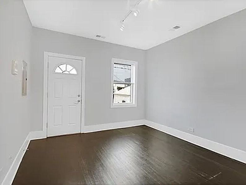 1724 W 21st St #2R - Photo 5 of 11