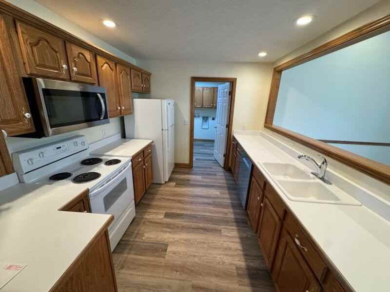 1001 Laurel Tree Ct - Photo 3 of 19