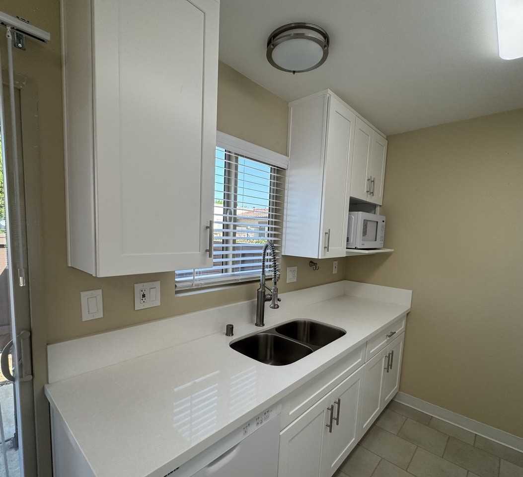 Portofino Apartments - Photo 3 of 12