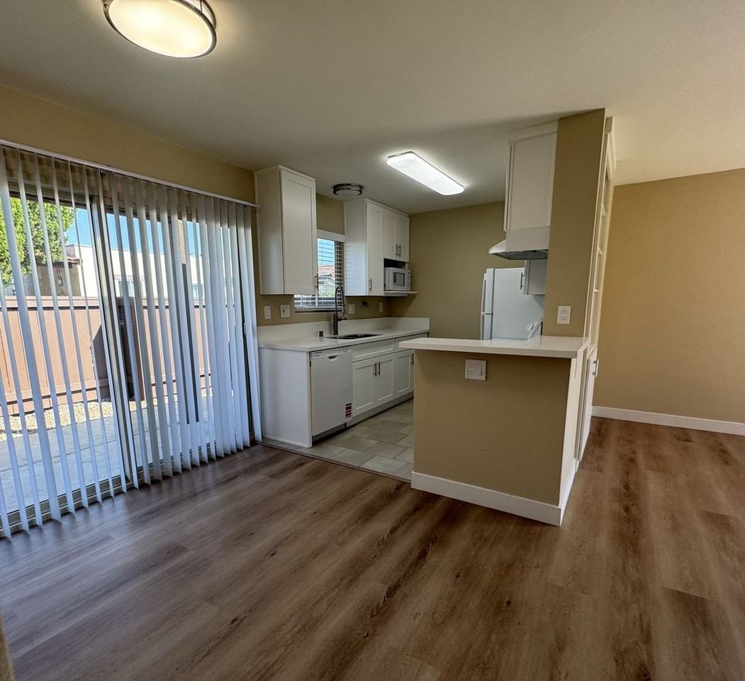 Portofino Apartments - Photo 4 of 12