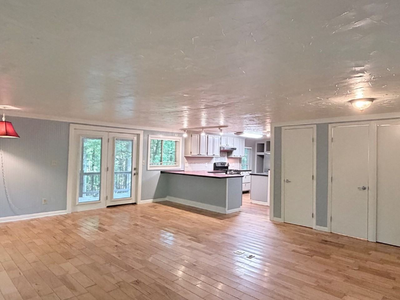 255 Robin Ln - Photo 3 of 36