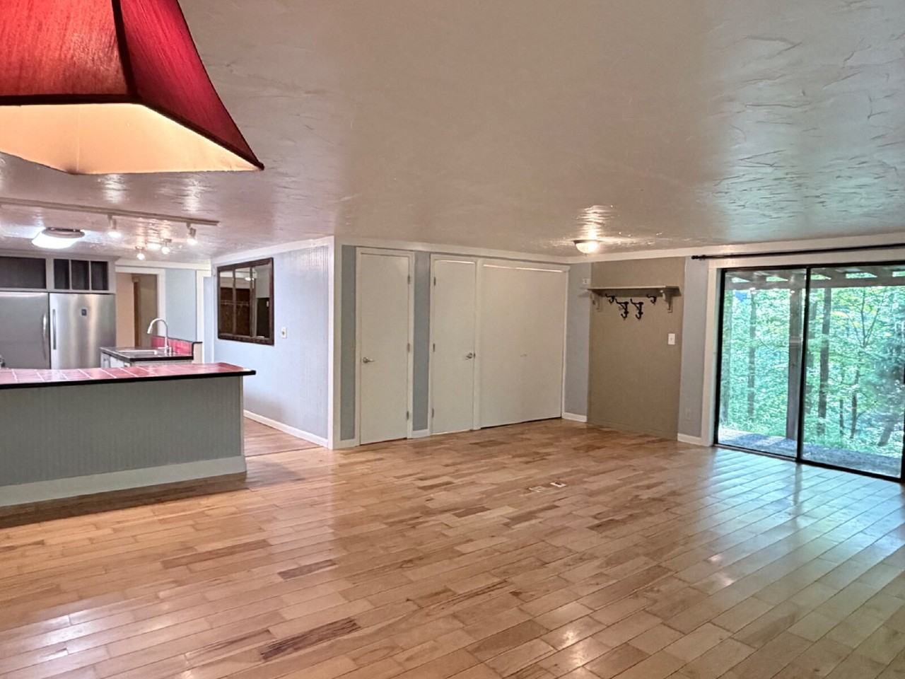 255 Robin Ln - Photo 5 of 36