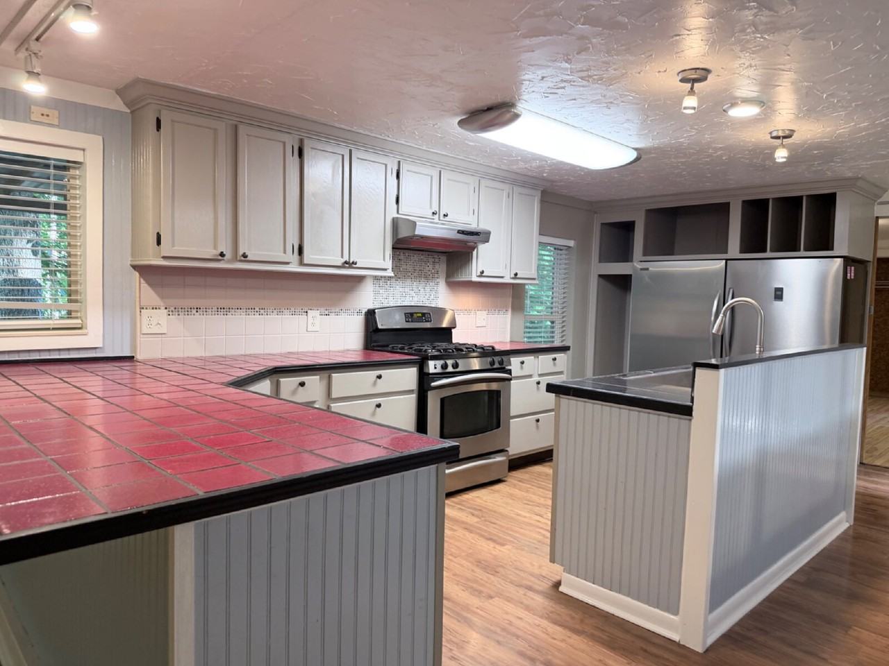 255 Robin Ln - Photo 6 of 36