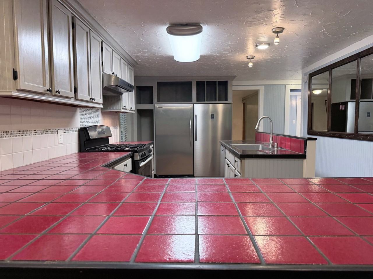 255 Robin Ln - Photo 7 of 36