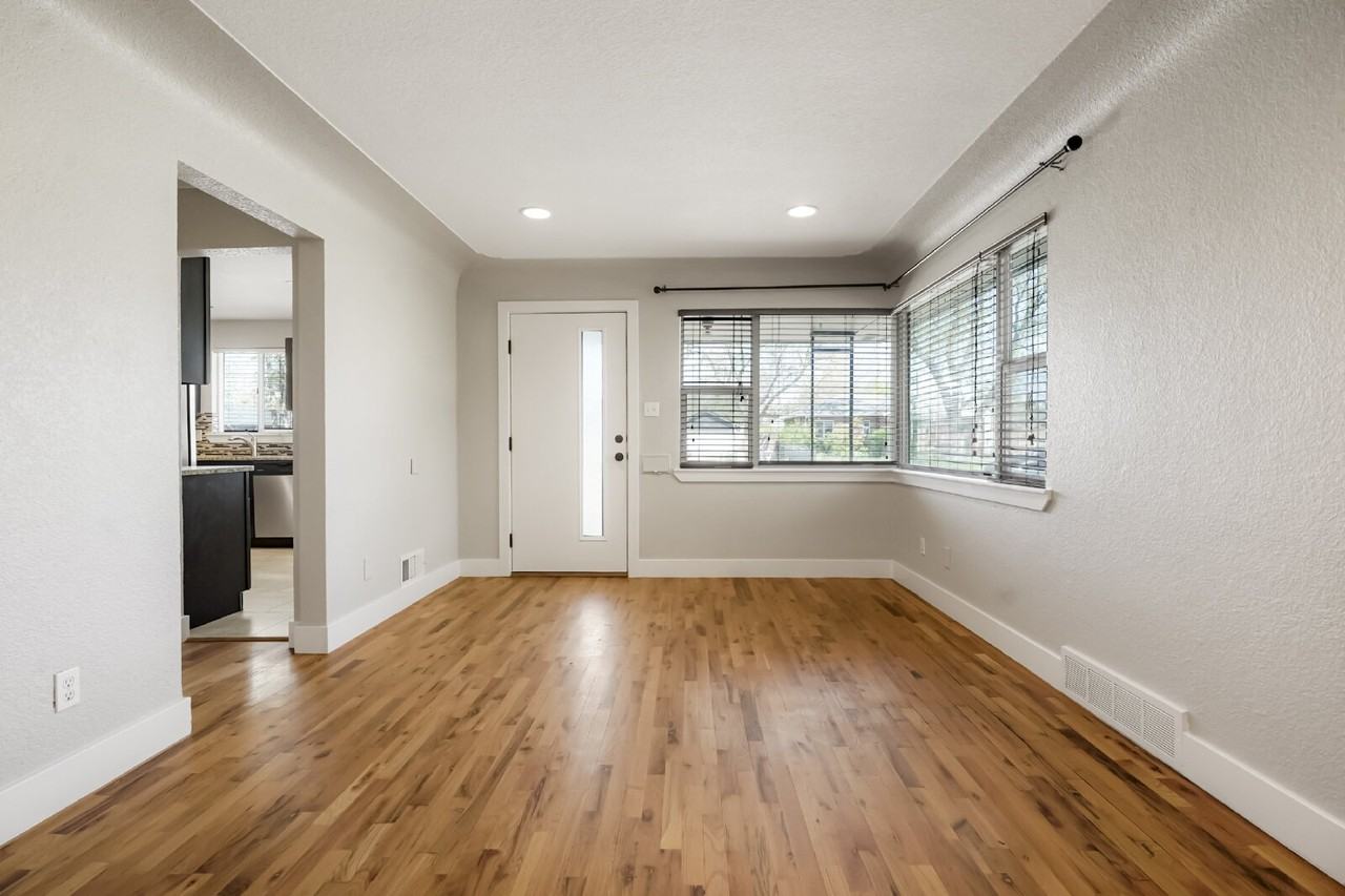 3227 Jasmine St - Photo 3 of 15