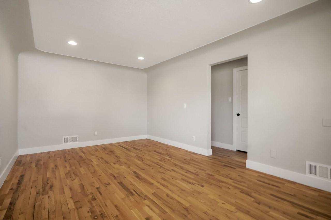 3227 Jasmine St - Photo 4 of 15