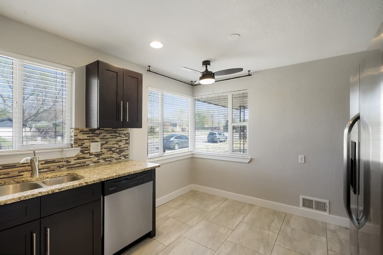 3227 Jasmine St - Photo 6 of 15