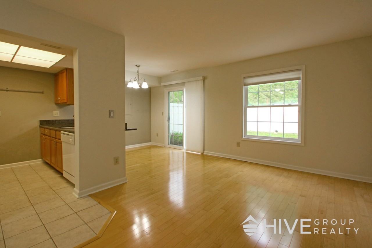 2411 Avonlea Ln - Photo 3 of 22