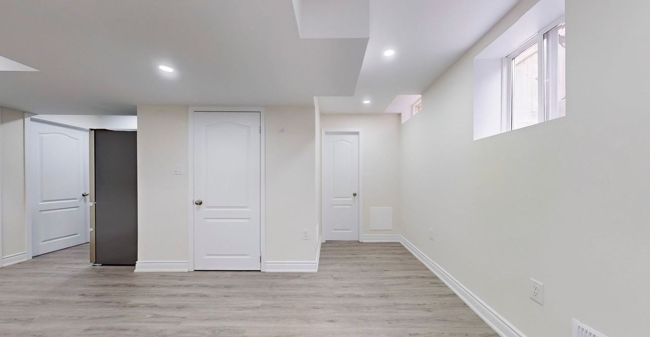 1106 Little Crescent - Photo 6 of 10