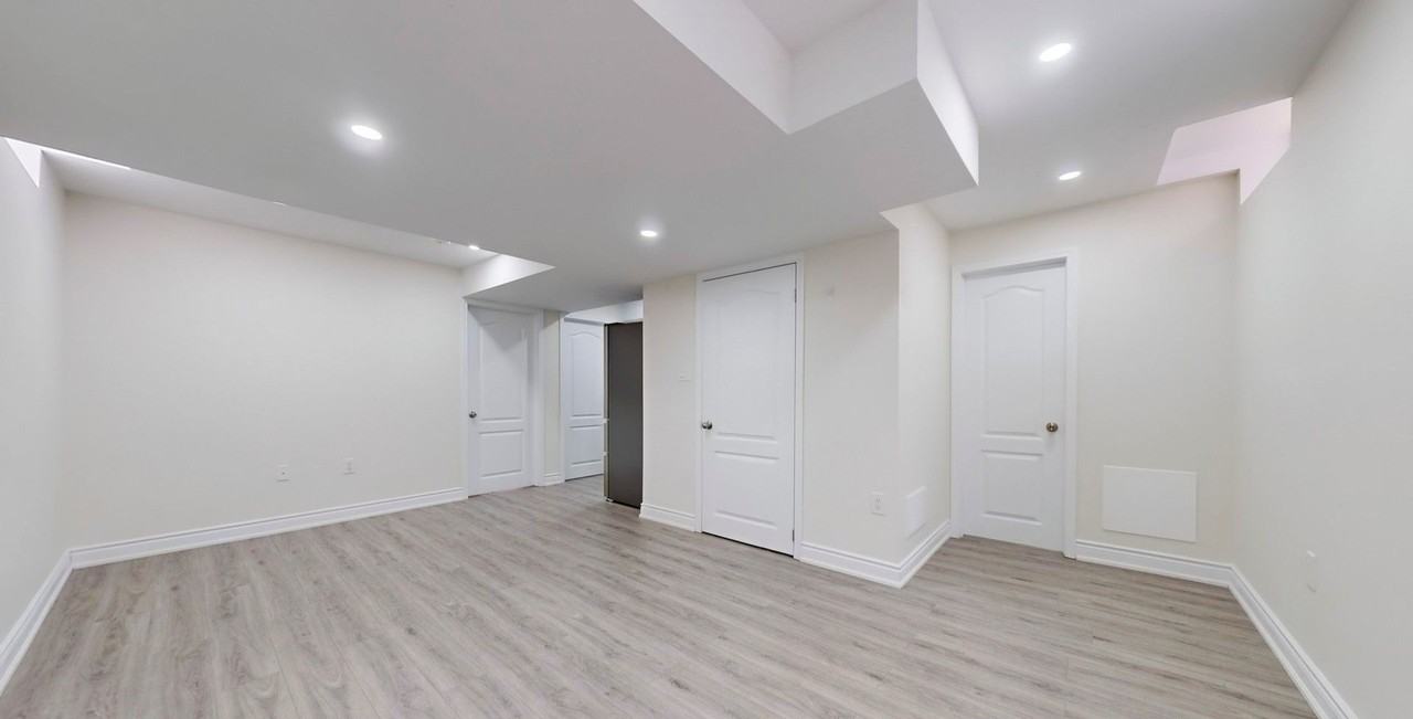 1106 Little Crescent - Photo 3 of 10