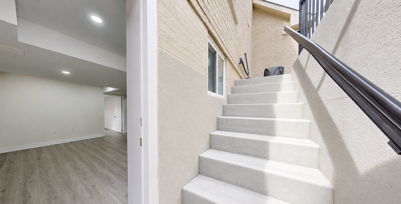 1106 Little Crescent - Photo 2 of 10
