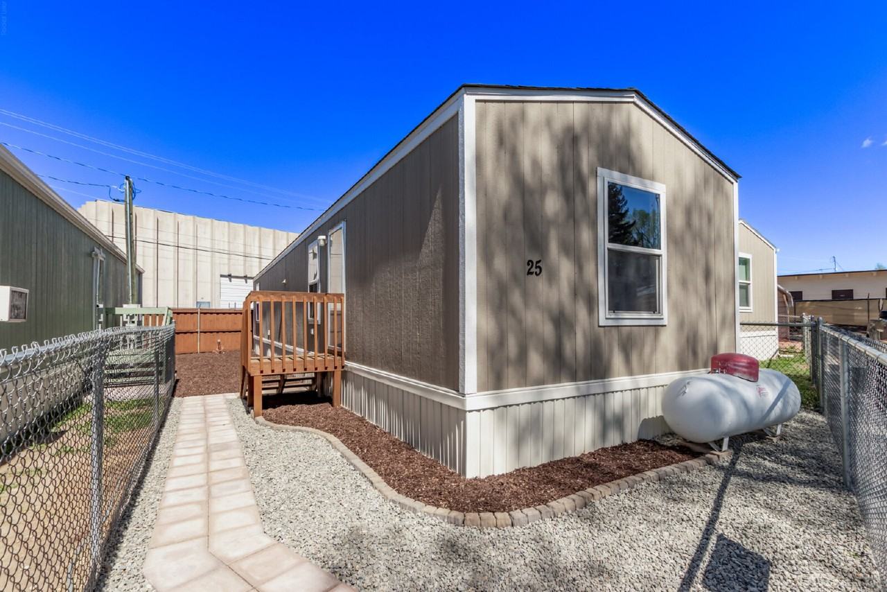 720 4th St - Photo 4 of 17