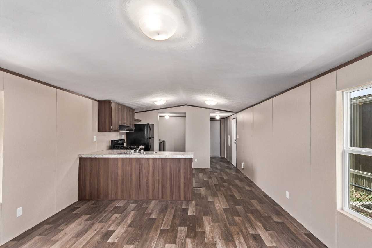 720 4th St - Photo 5 of 17