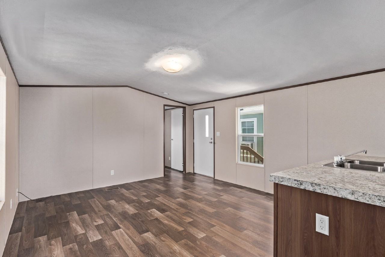 720 4th St - Photo 6 of 17