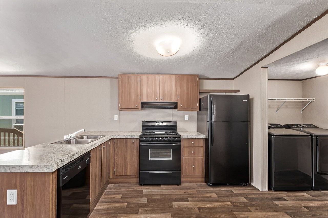 720 4th St - Photo 7 of 17