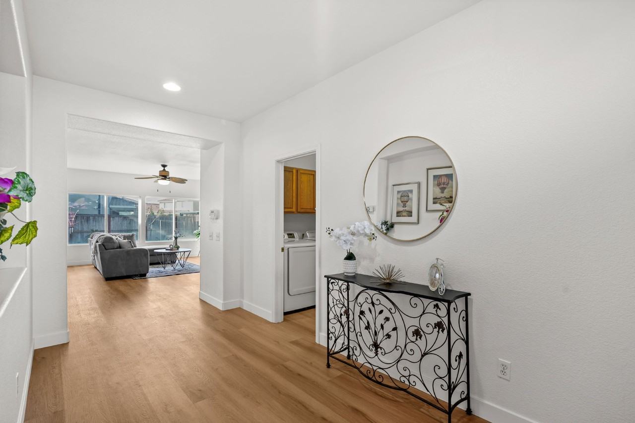 9942 Valderama Way - Photo 5 of 37