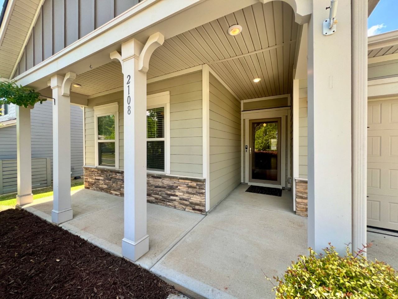2108 Poplar Ridge Dr - Photo 4 of 36