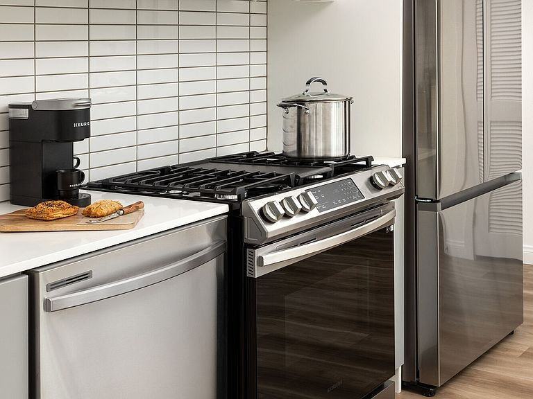 1450 Cloverfield Blvd - Photo 3 of 9
