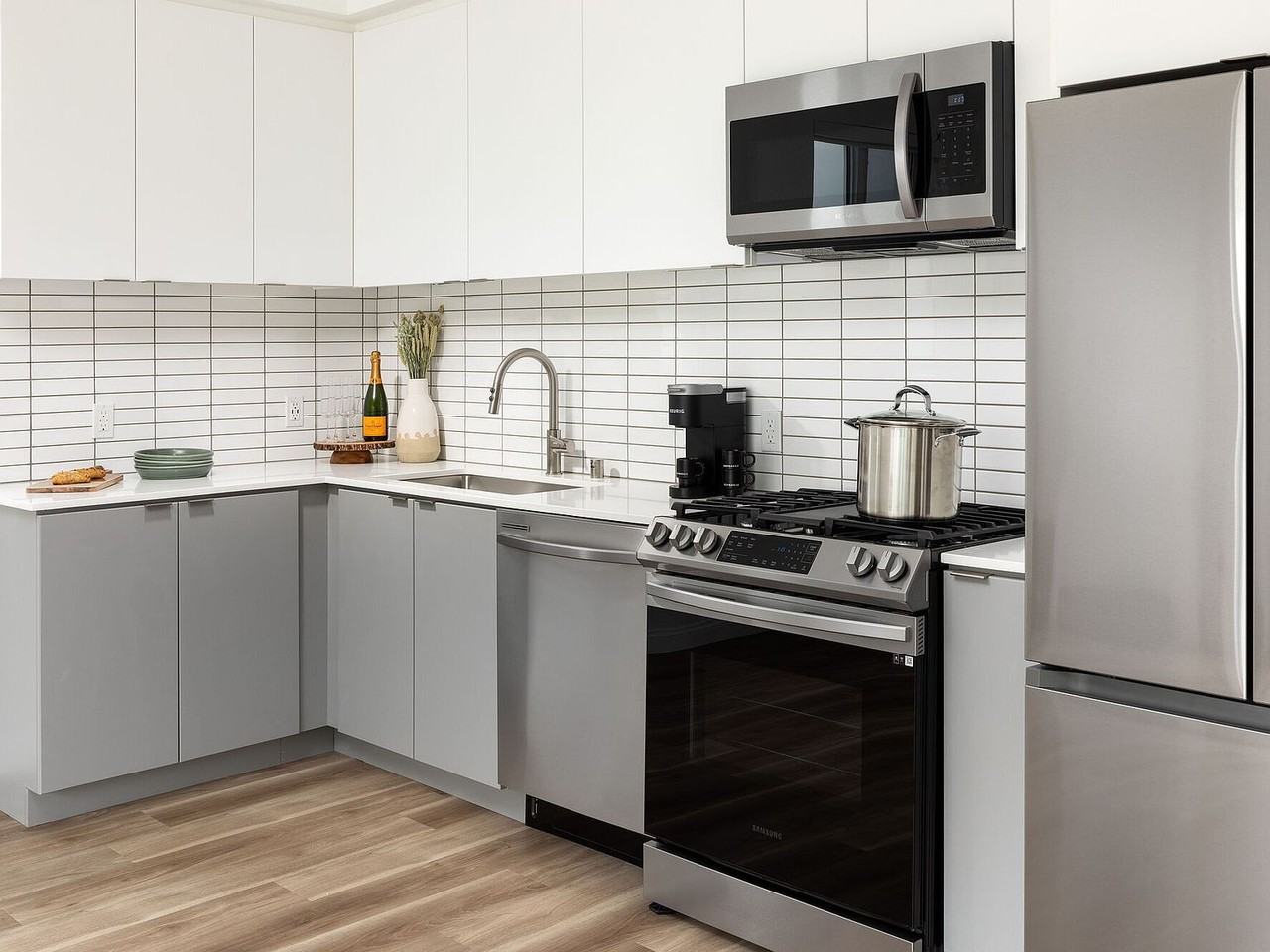 1450 Cloverfield Blvd - Photo 7 of 9